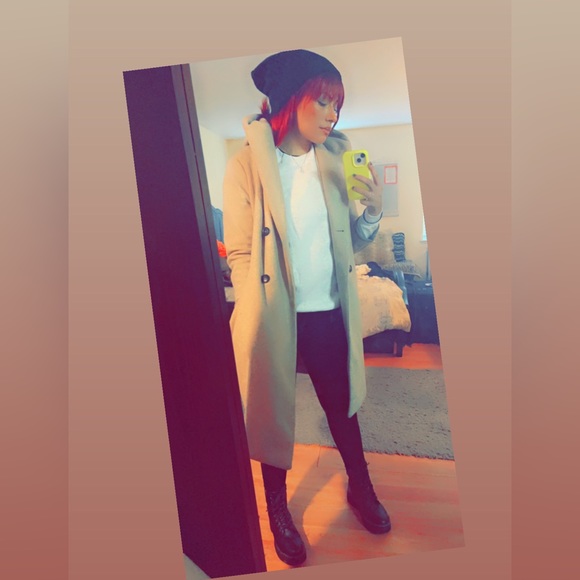 Meet your Posher, Priscilla - Picture 1 of 6